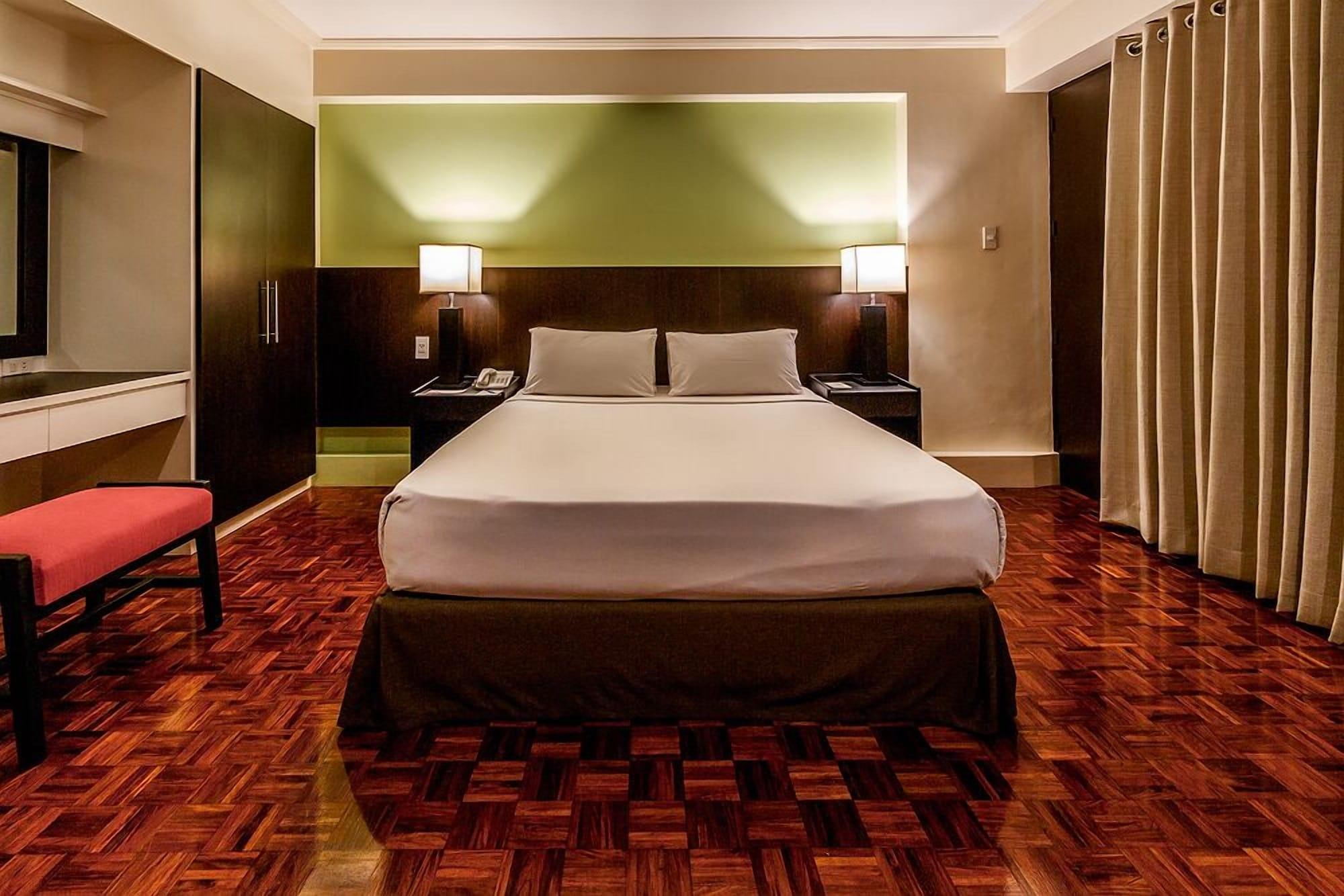 Copacabana Apartment Hotel Pasay Esterno foto