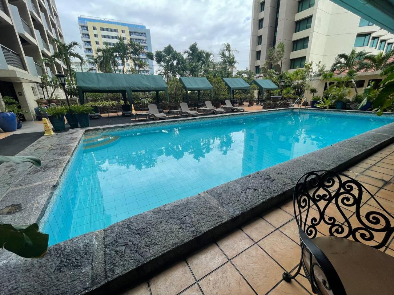 Copacabana Apartment Hotel Pasay Esterno foto