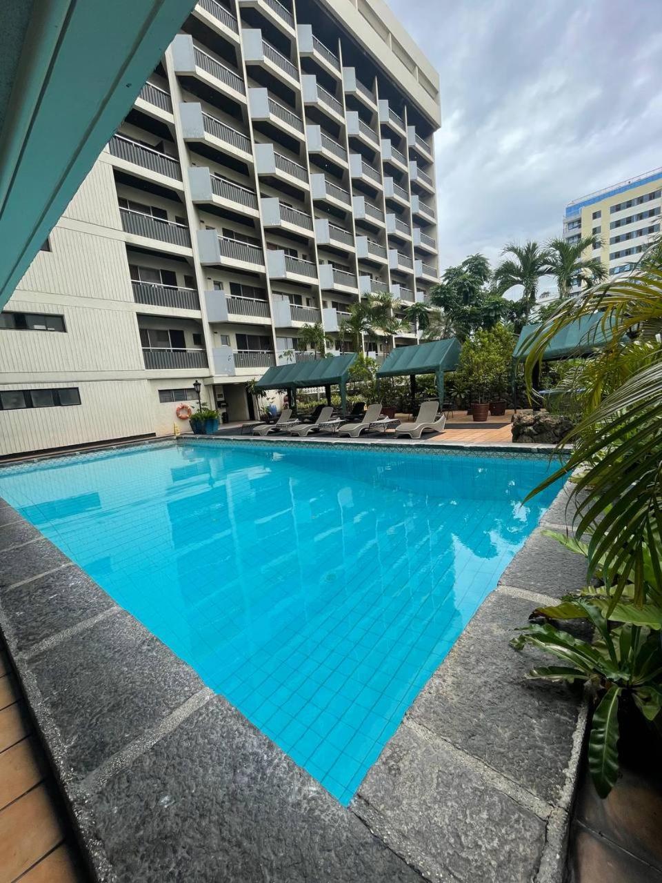 Copacabana Apartment Hotel Pasay Esterno foto