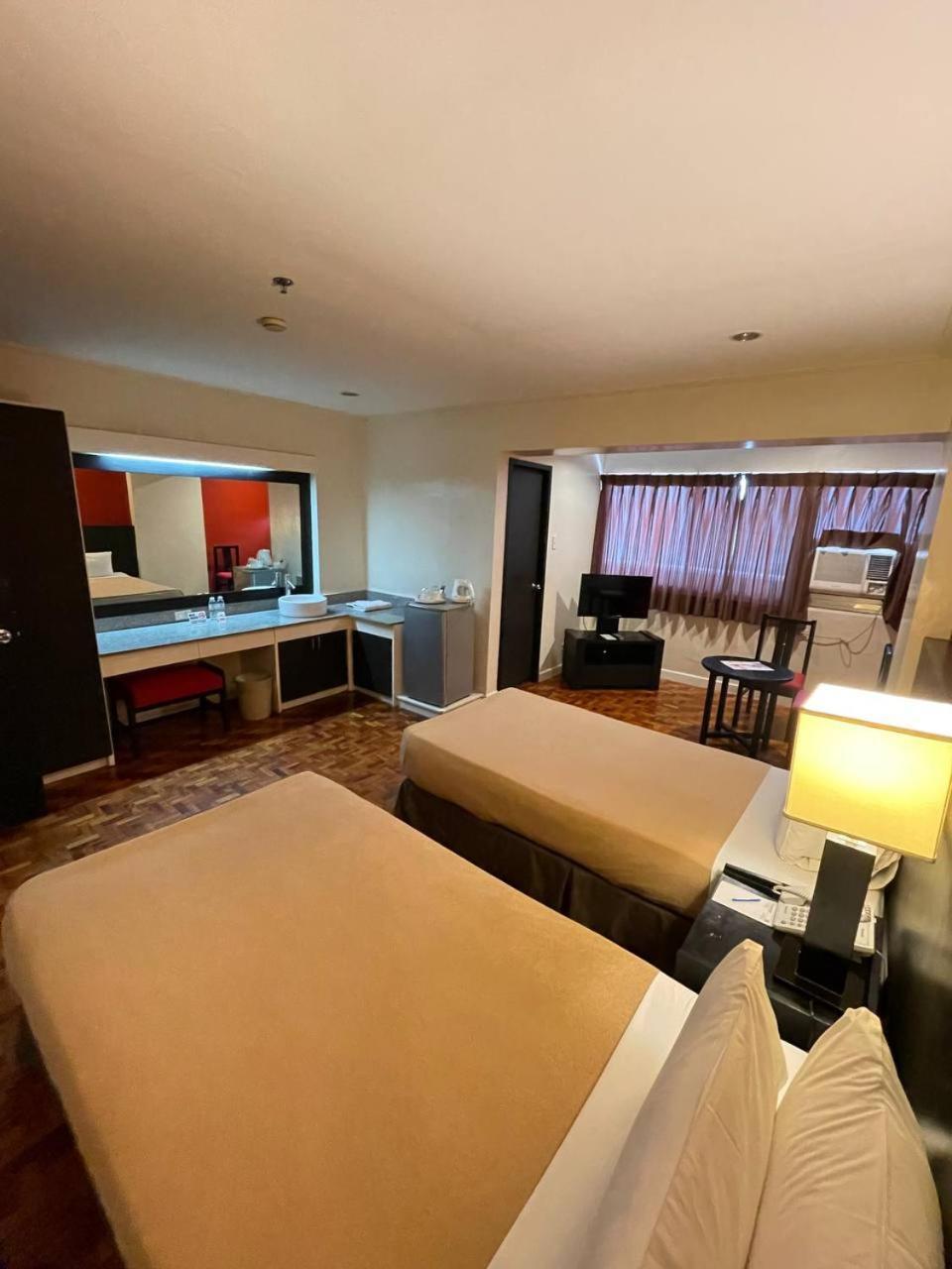 Copacabana Apartment Hotel Pasay Esterno foto