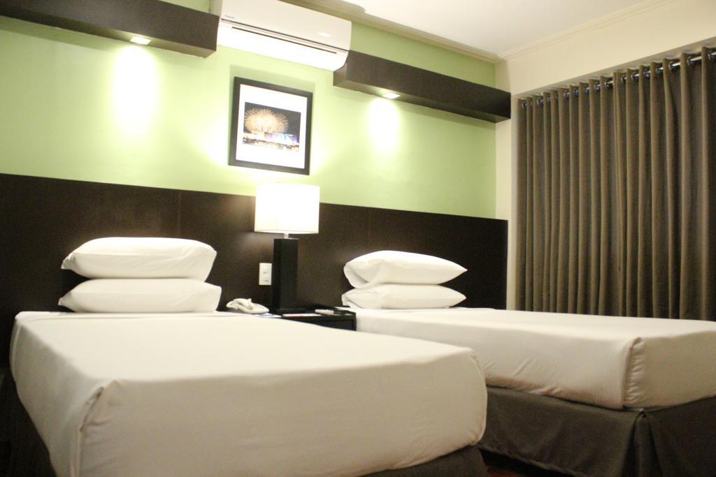 Copacabana Apartment Hotel Pasay Esterno foto